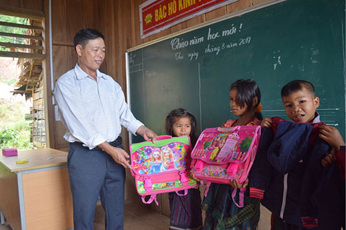 Đem giấc mơ con chữ cho trẻ vùng cao Việt Nam