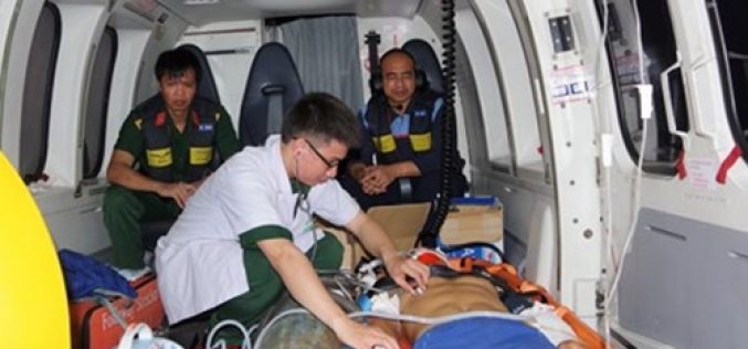 Bay xuyên đêm cấp cứu một chiến sĩ tại đảo Trường Sa bị đa chấn thương