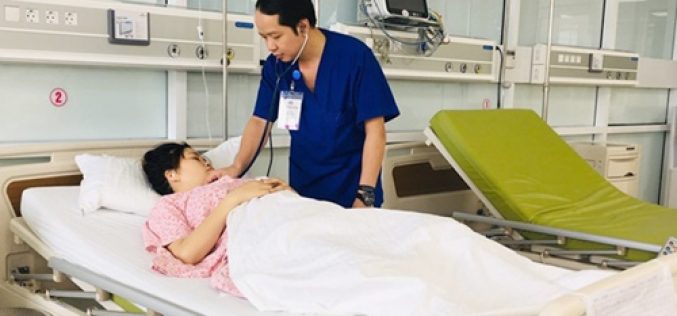 Thai phụ 27 tuổi vỡ tử cung, song thai bị đẩy ra ngoài
