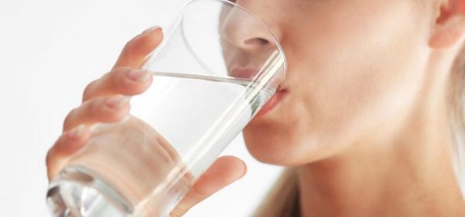 4 thói quen uống nước gây tác động xấu tới sức khỏe
