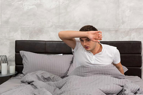 Khó ngủ, ngủ trằn trọc là dấu hiệu cảnh báo sức khỏe đang gặp vấn đề 